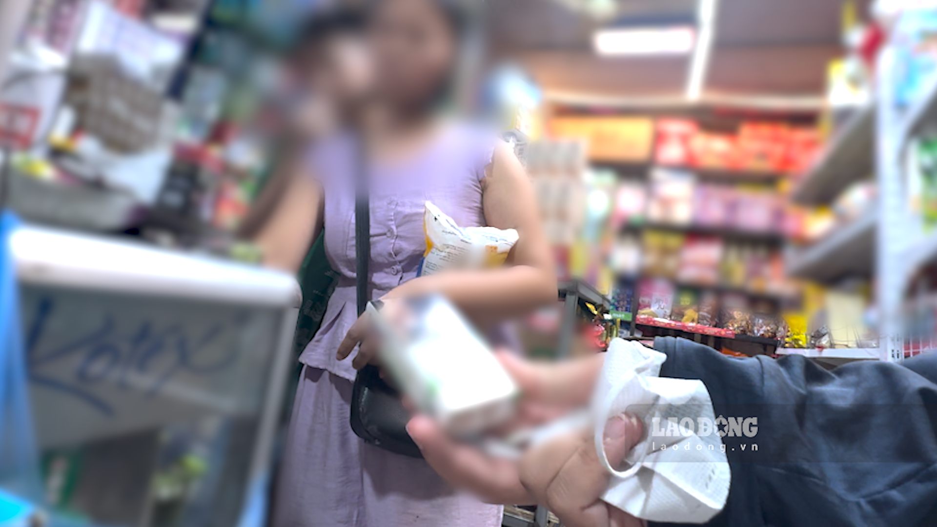 Cigarettes still easily reach students, parents hope to soon tighten points of sale near schools.