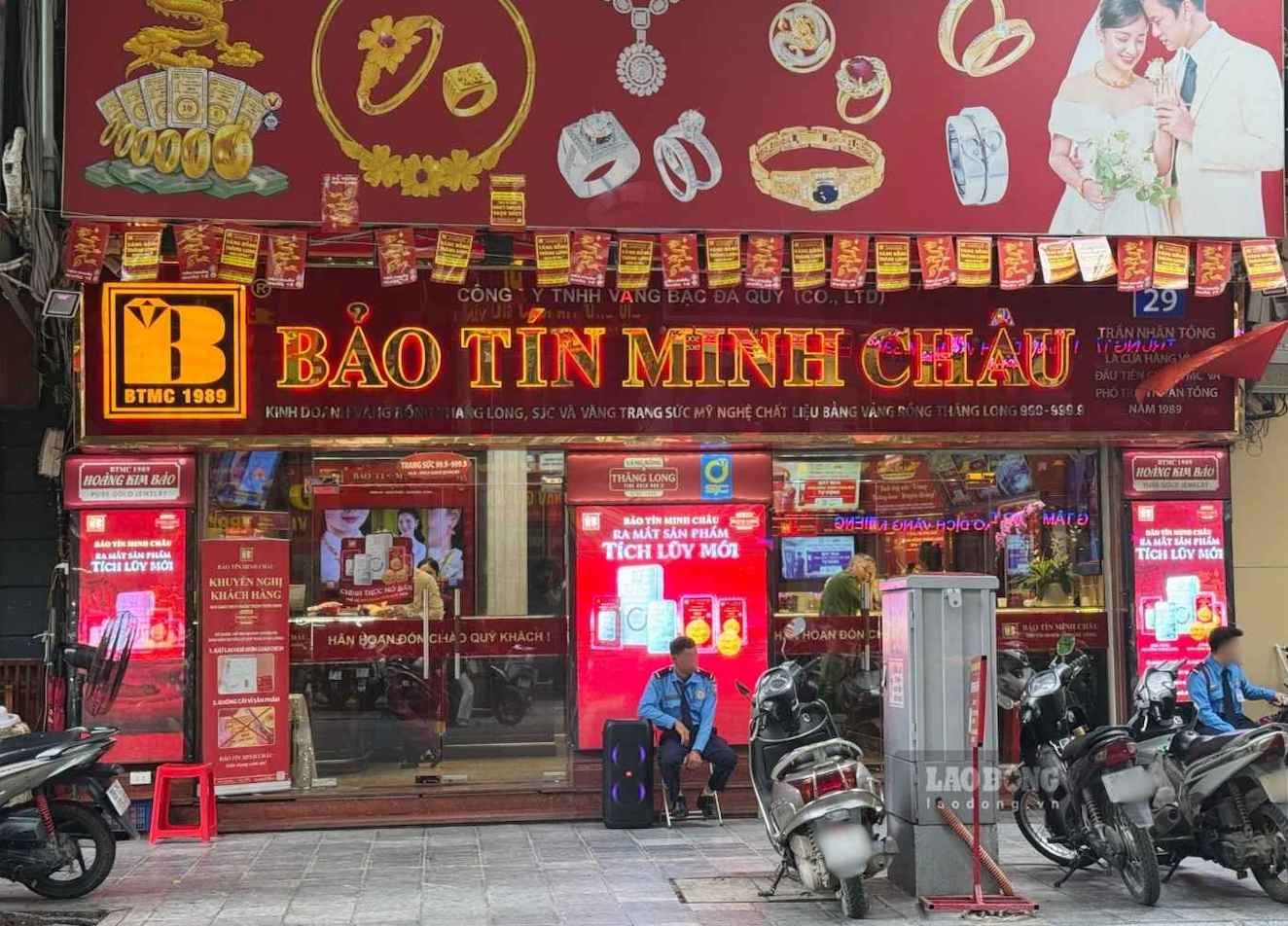 Ngày 22.9, nhiều cửa hàng vàng tại Hà Nội không còn tình trạng khách hàng tập trung đông như trước. Ảnh: Linh Đan