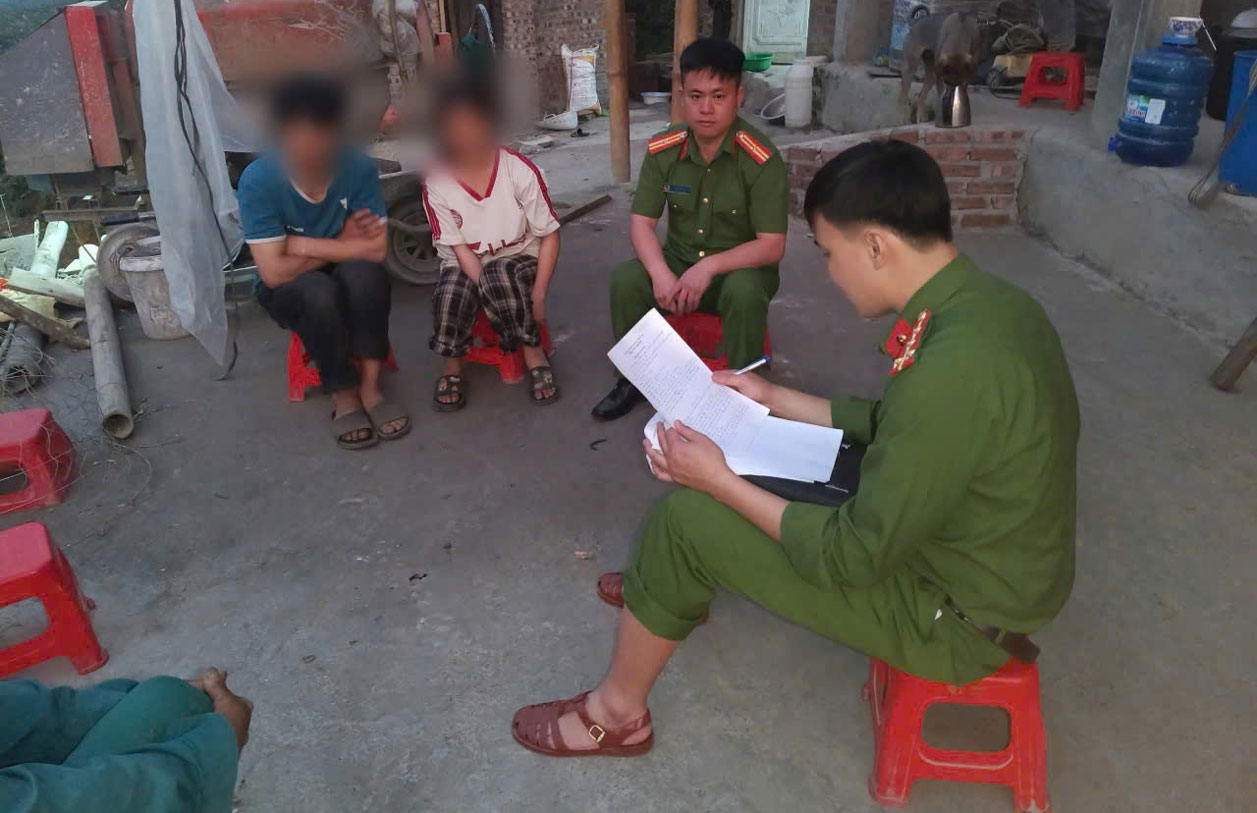 Công an xã Pha Long ngăn chặn trường hợp nguy cơ tảo hôn.