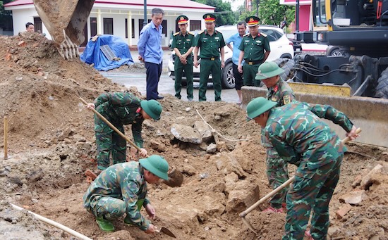 Efforts to search for and repatriate martyrs' remains in Thanh Co neighborhood, Quang Tri ward, Quang Tri province (photo taken in September 2026). Photo: Quang Tri Provincial Military Command