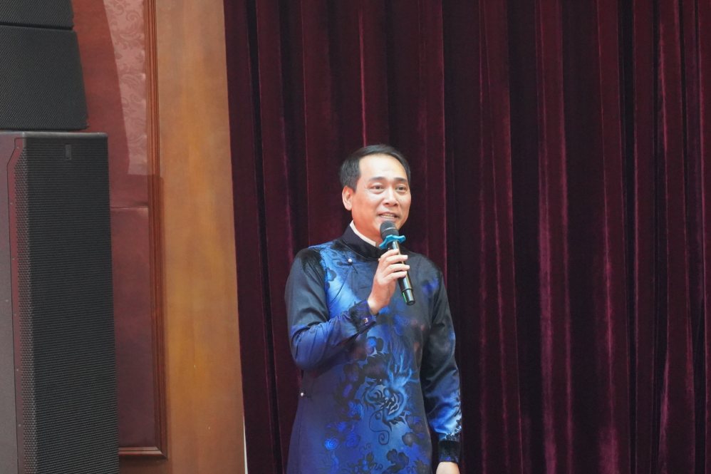 NSƯT Kiều Minh Hiếu - Giám đốc Nhà hát Kịch Việt Nam - chia sẻ tại sự kiện. Ảnh: Nhà hát cung cấp