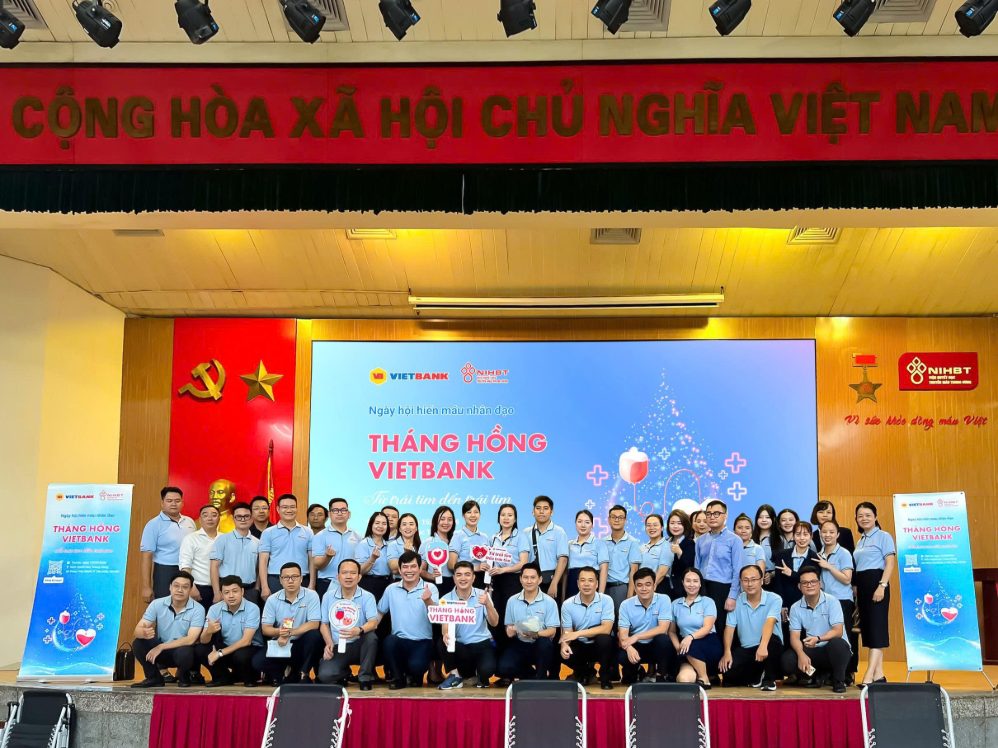 CBNV Vietbank tại Hà Nội hào hứng tham gia hoạt động hiến máu. Ảnh: Vietbank