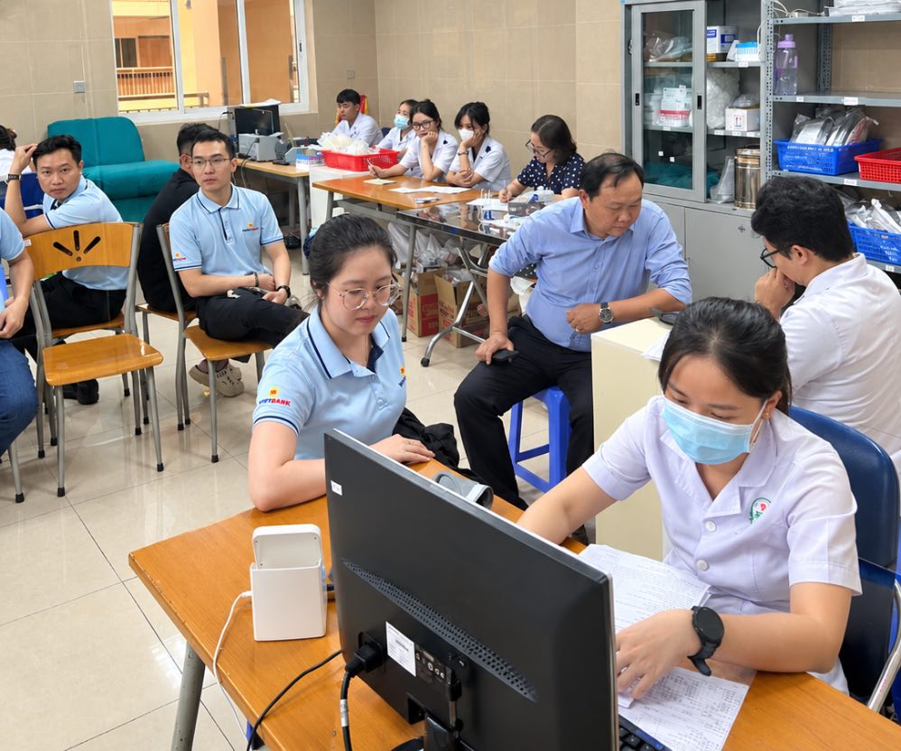 CBNV Vietbank tại Đà Nẵng tham gia hiến máu. Ảnh: Vietbank