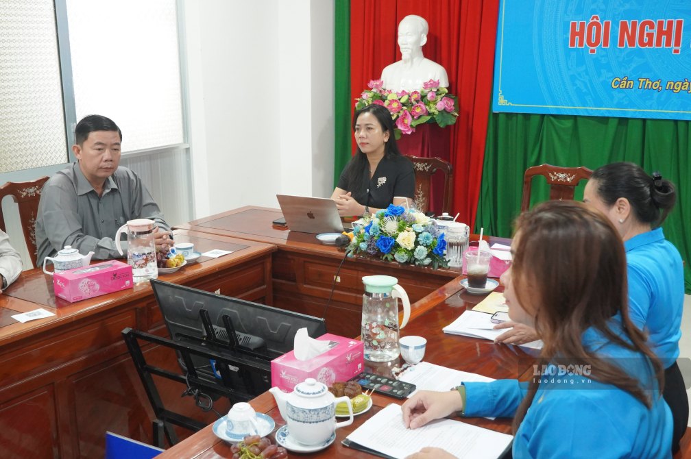 Bà Triệu Thị Ngọc Diễm – Phó Chủ tịch Ủy ban MTTQ Việt Nam TP Cần Thơ tham dự hội nghị. Ảnh: Tạ Quang