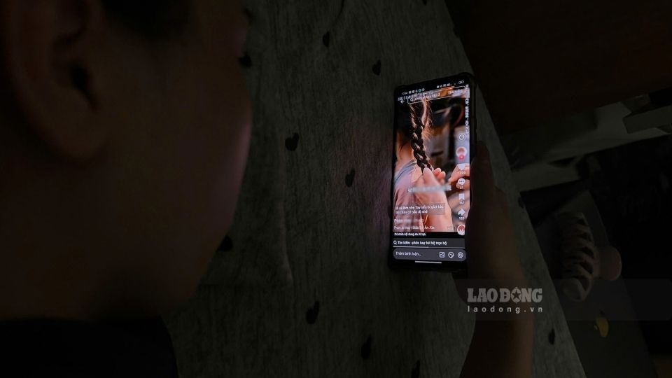 Short film AI pulls viewers into a vortex of continuing to watch and top up money. Photo: Hao Thien