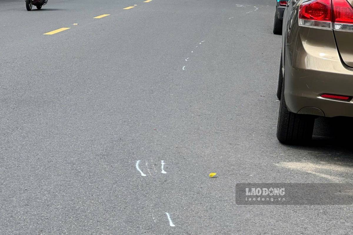 Escena del coche que arrojó a 2 motociclistas por detrás en Vung Tau. Foto tomada el 21 de septiembre: Thanh An