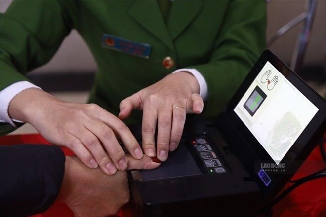 When merging communes and wards, people are not required to change citizen ID cards if the citizen ID card is still valid. Photo: Quang Viet