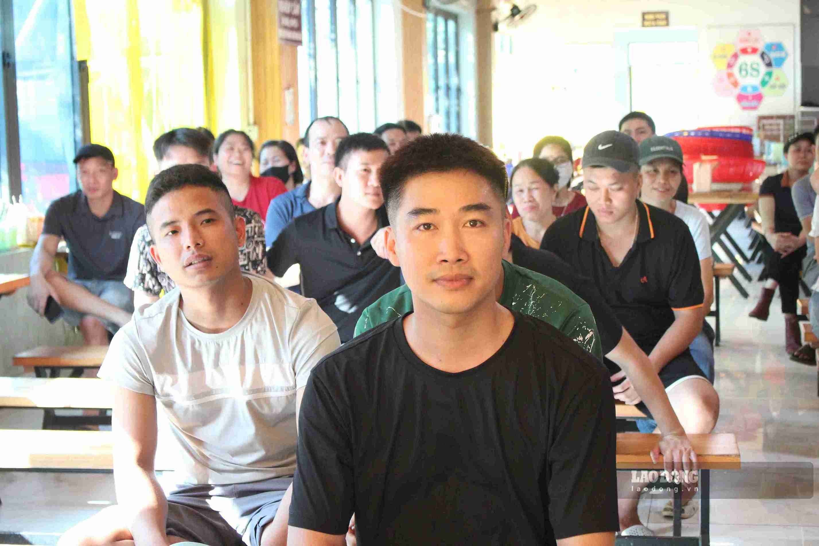 Anh Dương Minh Thịnh cho biết từng có đối tượng mạo danh mình để nhắn tin cho mẹ yêu cầu chuyển tiền. Ảnh: Mai Hương