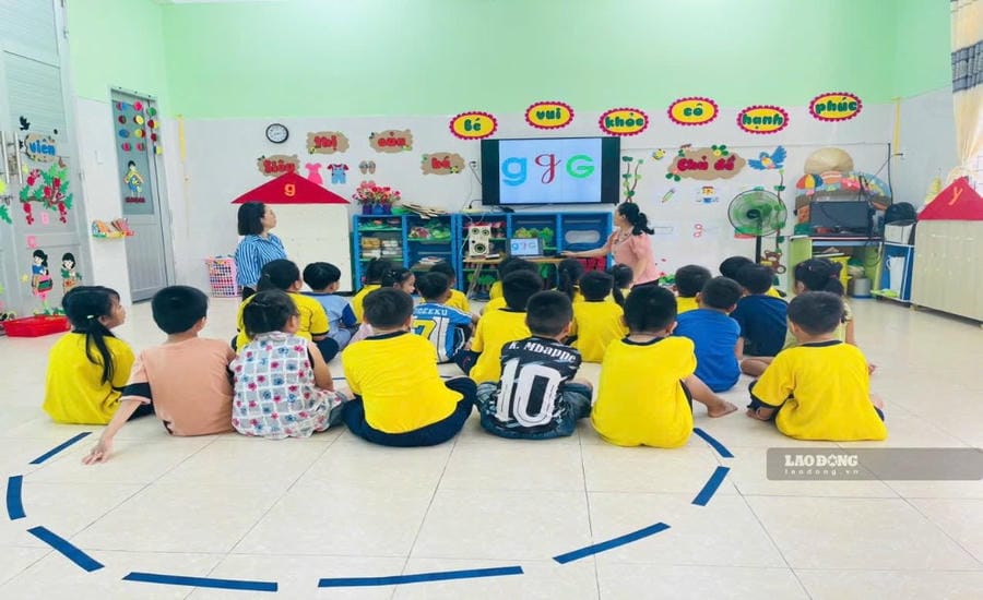 Students of Binh Hiep border commune are no longer afraid to go to school. Photo: Huynh Du