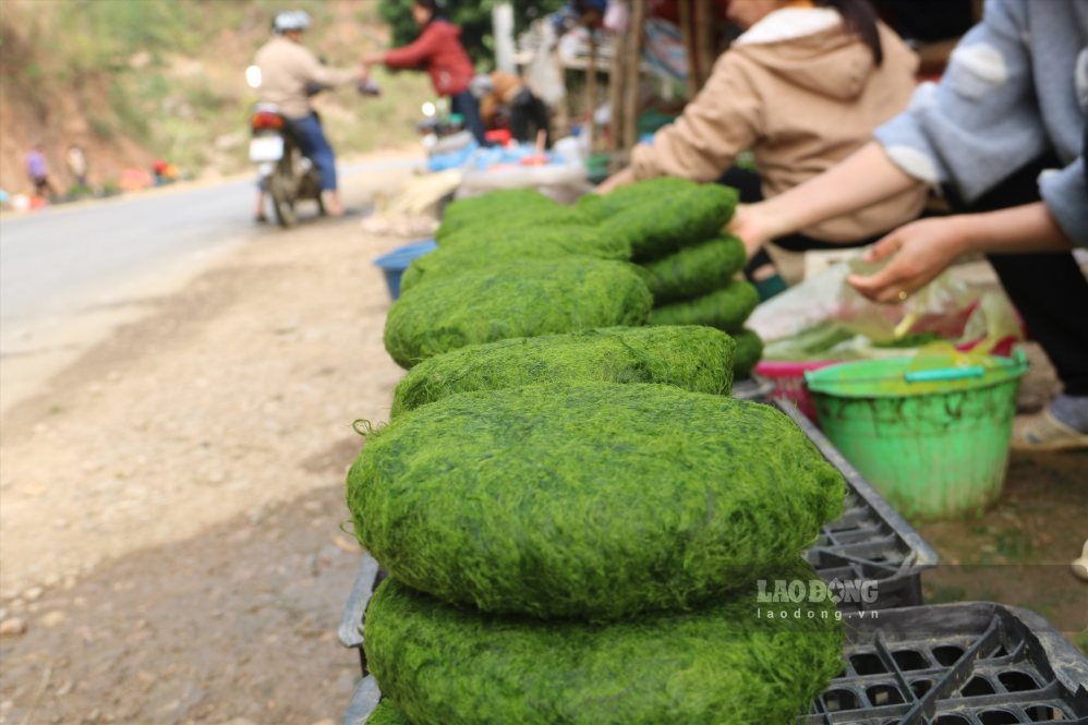 From the lush green rock moss, a highland specialty dish was born. Photo: Khanh Linh