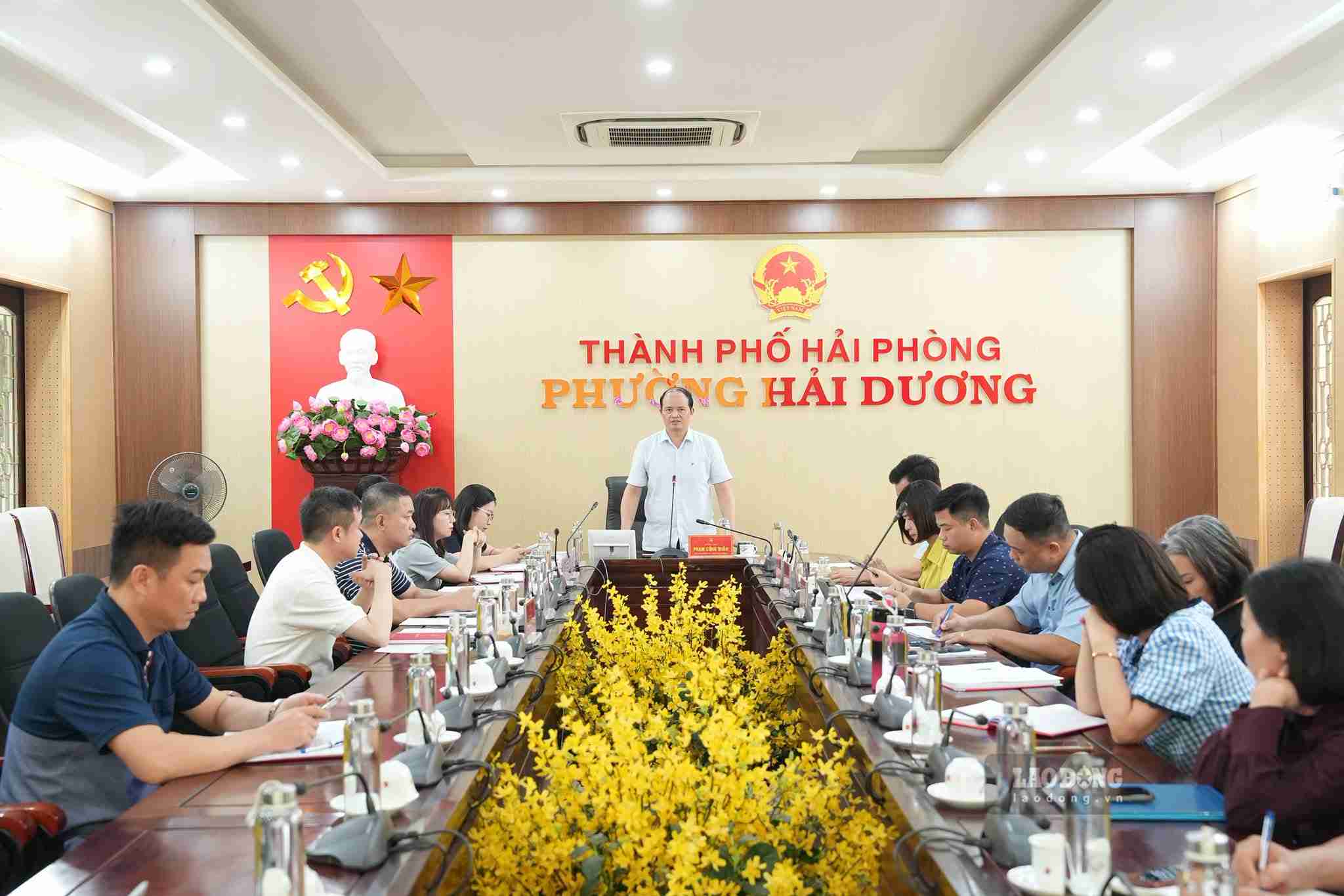 Ông Phạm Công Quân - Bí thư Đảng ủy, Chủ tịch Hội đồng nhân dân phường Hải Dương - phát biểu chỉ đạo tại hội nghị. Ảnh: Mai Hương