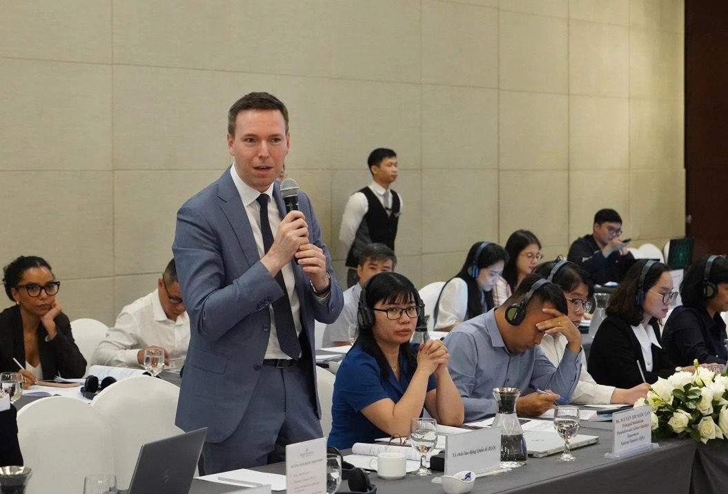 Ông Christopher Sheldon, Giám đốc Quản lý Danh mục Đầu tư, Ngân hàng Thế giới tại Việt Nam, Campuchia và Lào phát biểu tại Hội thảo. Ảnh: Bảo hiểm xã hội Việt Nam