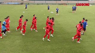 Vietnam national team practices in the first session. Photo: Minh Phong