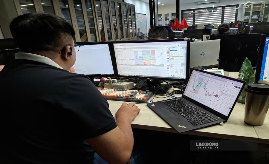 The SSC is studying and coordinating with ministries and sectors to complete solutions to support foreign investors. Photo: Luc Giang