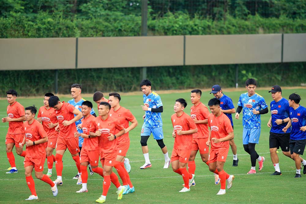 Tuyển Việt Nam hội quân buổi đầu tiên, chuẩn bị cho FIFA ASEAN Cup. Ảnh: VFF