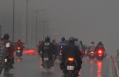 Heavy rain, many streets in Ho Chi Minh City flooded, vehicles move with difficulty