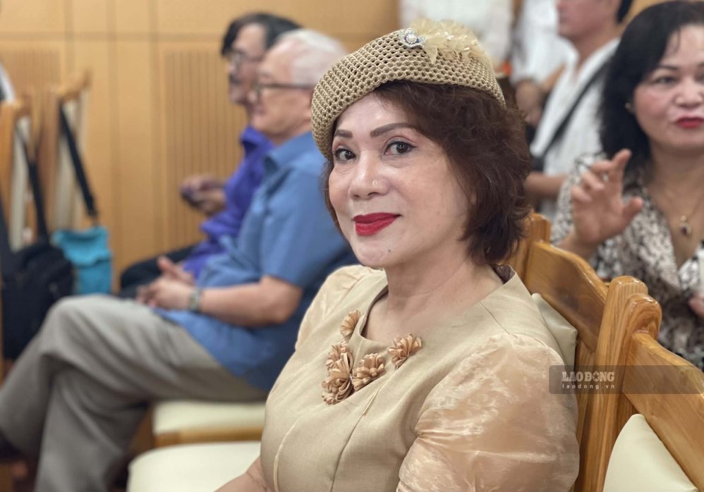 A los 70 años, la Artista Popular Hương Dung recibe una pensión de 9 millones de VND/mes. Foto: Vy Lam