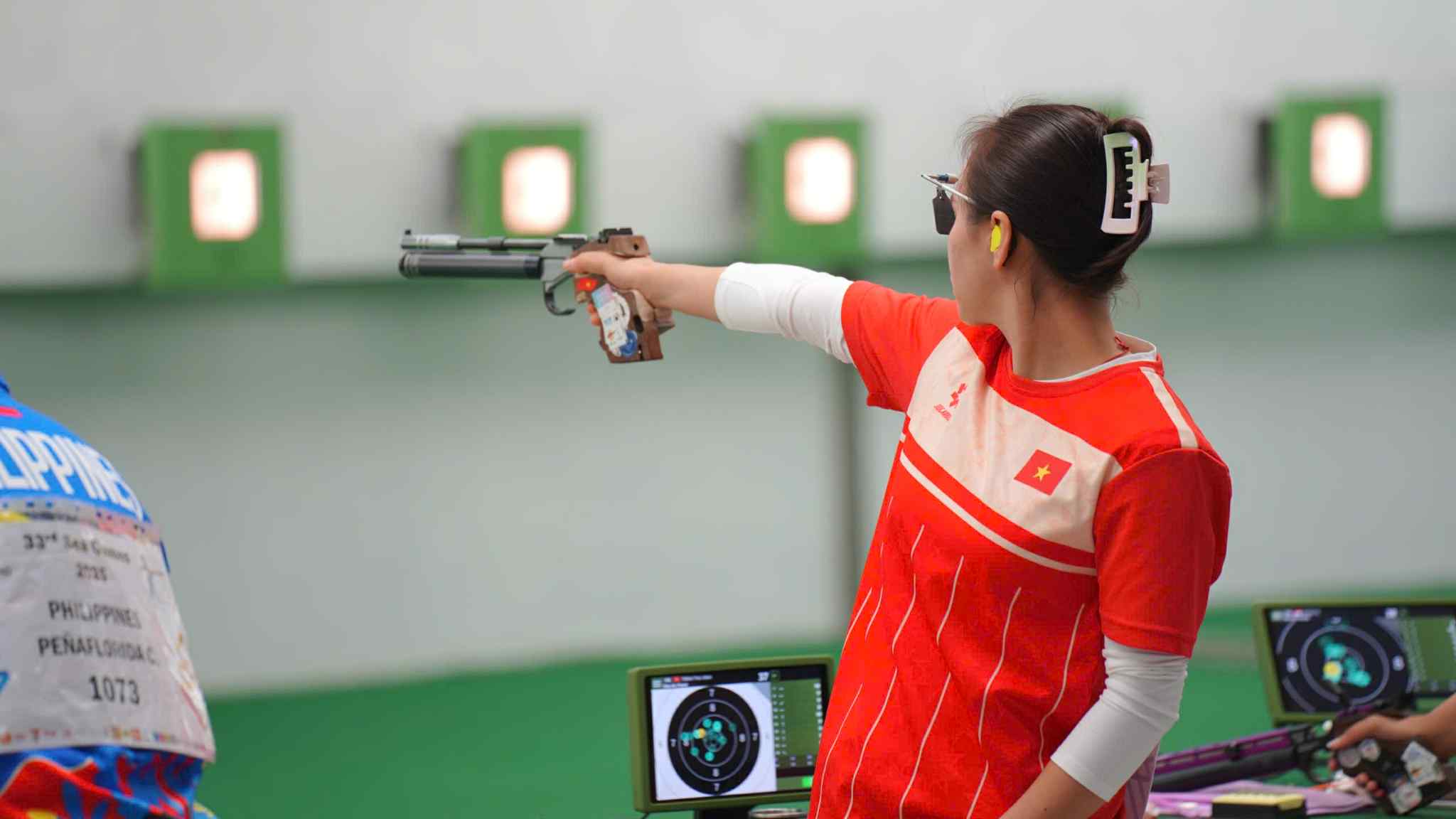 Trinh Thu Vinh will compete at ASIAD 20 today (image at SEA Games 33). Photo: Bui Luong