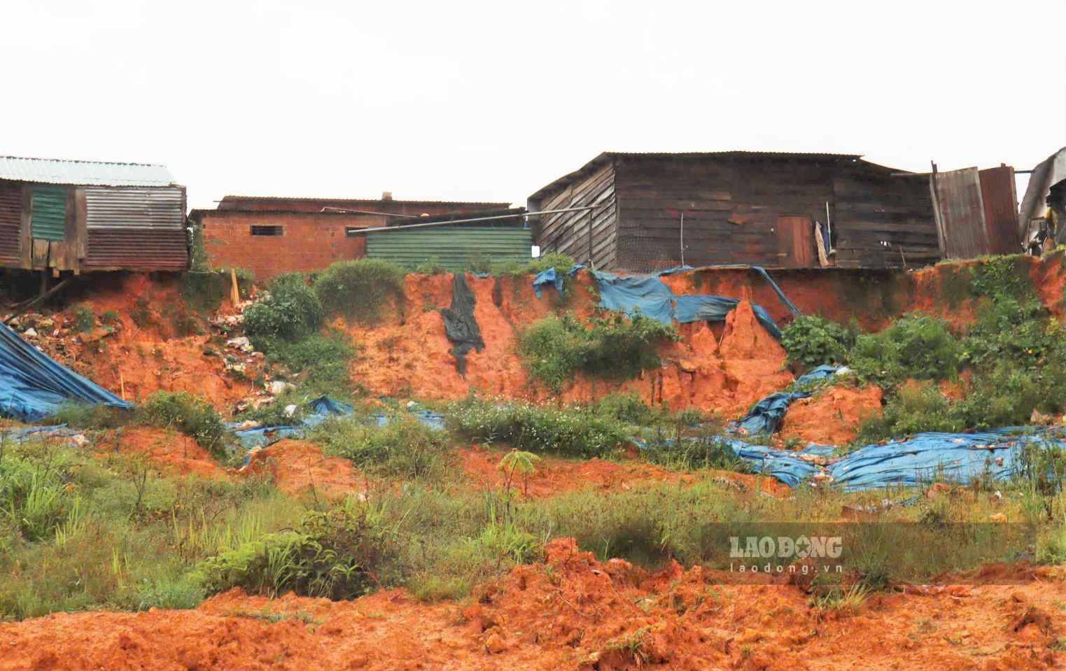 To date, a total of 22 households in Dung K'No 5 have been forced to relocate to prevent landslides. Photo: Phuc Khanh (Taked on September 10th)