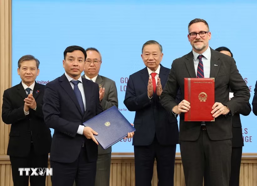 General Secretary and President To Lam witnessed the ceremony of handing over documents and cooperation agreements of Vietnam with United Nations agencies. Photo: Thong Nhat/VNA