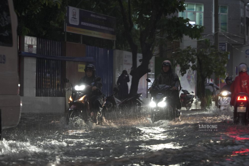Southern region forecast to continue to have rain in the next 2 days. Photo: Thai Bao