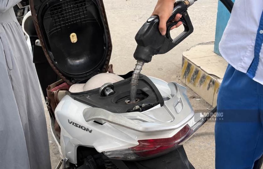 Retail gasoline and oil prices today, September 23, are applied according to the price adjustment on September 17. Photo: Song Anh (taken on September 21, 2026)