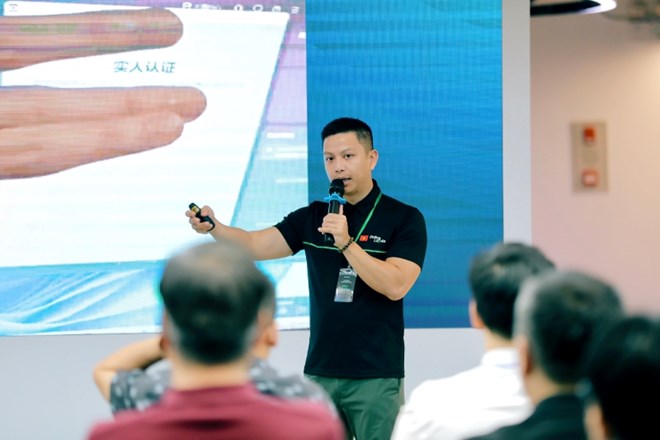 To avoid falling into the trap of Mid-Autumn Festival scams, network security expert Ngo Minh Hieu noted the principle that gifts should not be accompanied by the requirement to provide OTP, password. Photo: Character provided