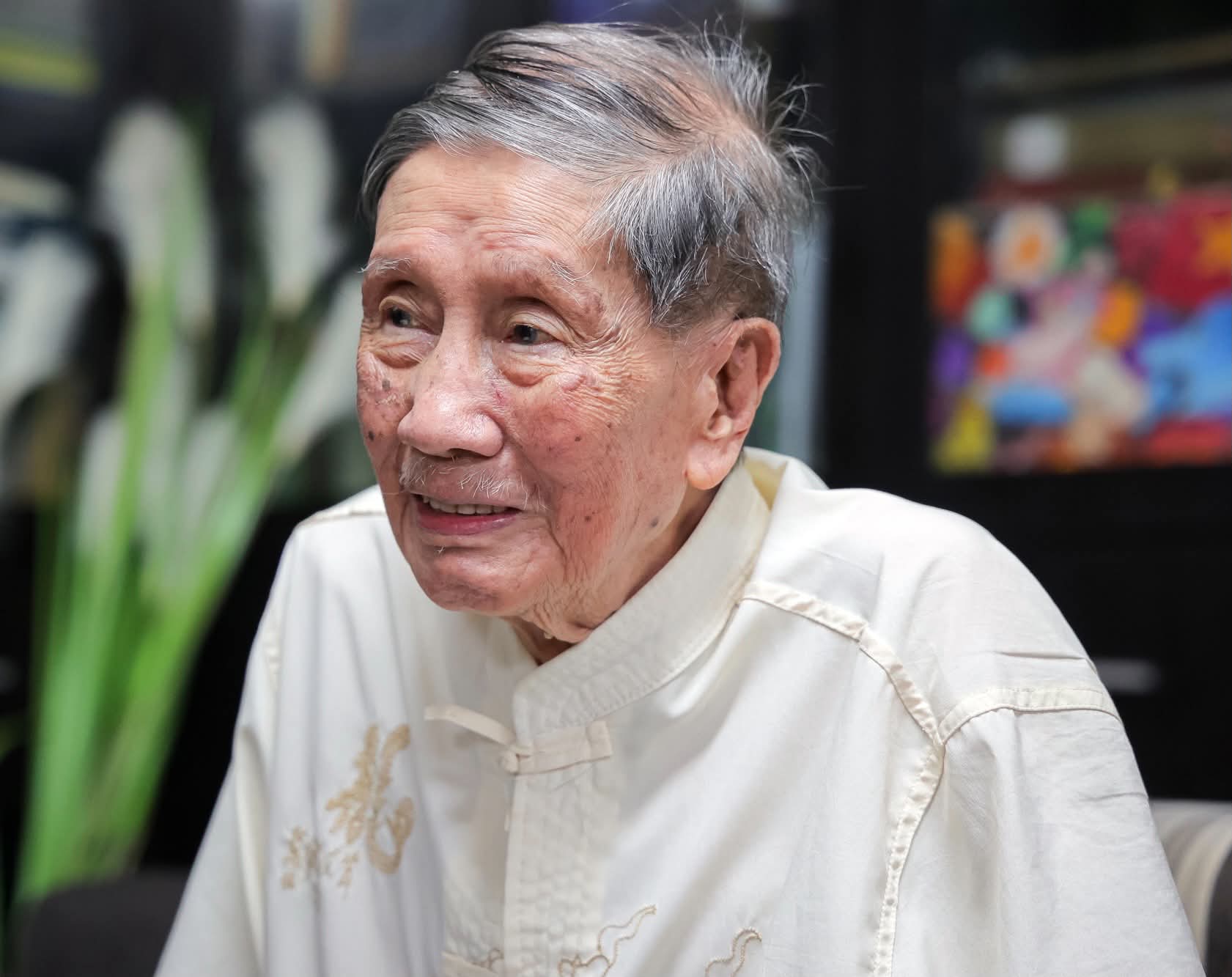 Musician Pham Tuyen at the age of 97. Photo: Family provided