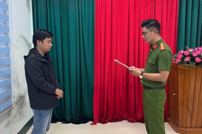 Khởi tố giám đốc sản xuất hàng nghìn chai, bì thuốc bảo vệ thực vật giả