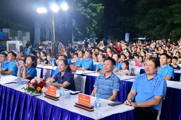 Các đại biểu, đoàn viên, công nhân lao động và thiếu nhi tham dự chương trình “Vui Tết Trung thu” năm 2026 tại Khu công nghiệp Phúc Điền. Ảnh: Công đoàn Hải Phòng