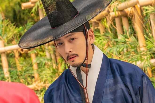 Ji Chang Wook admits to feeling pressure when filming intimate scenes.