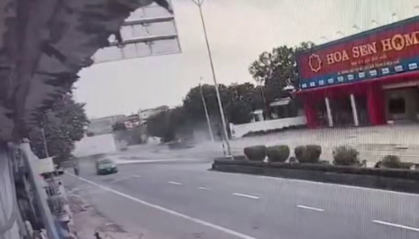 Time of the serious traffic accident. Photo: Cut from security camera provided by people