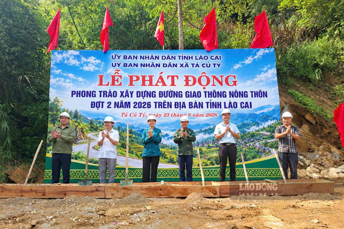 Không khí ra quân làm đường diễn ra sôi nổi tại nhiều địa phương, với phương châm Nhà nước hỗ trợ, Nhân dân cùng tham gia thực hiện. Ảnh: Đinh Đại