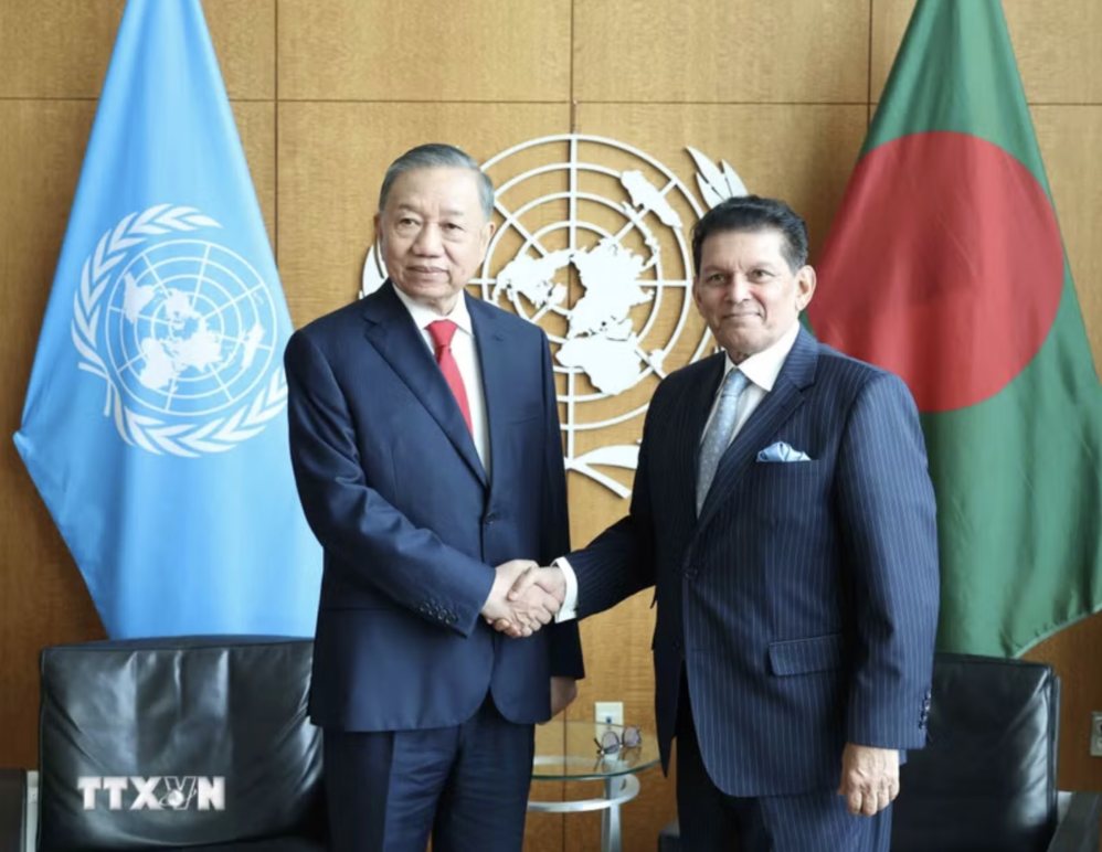 General Secretary and President To Lam meets with Chairman of the 81st session of the United Nations General Assembly Khalilur Rahman. Photo: VNA