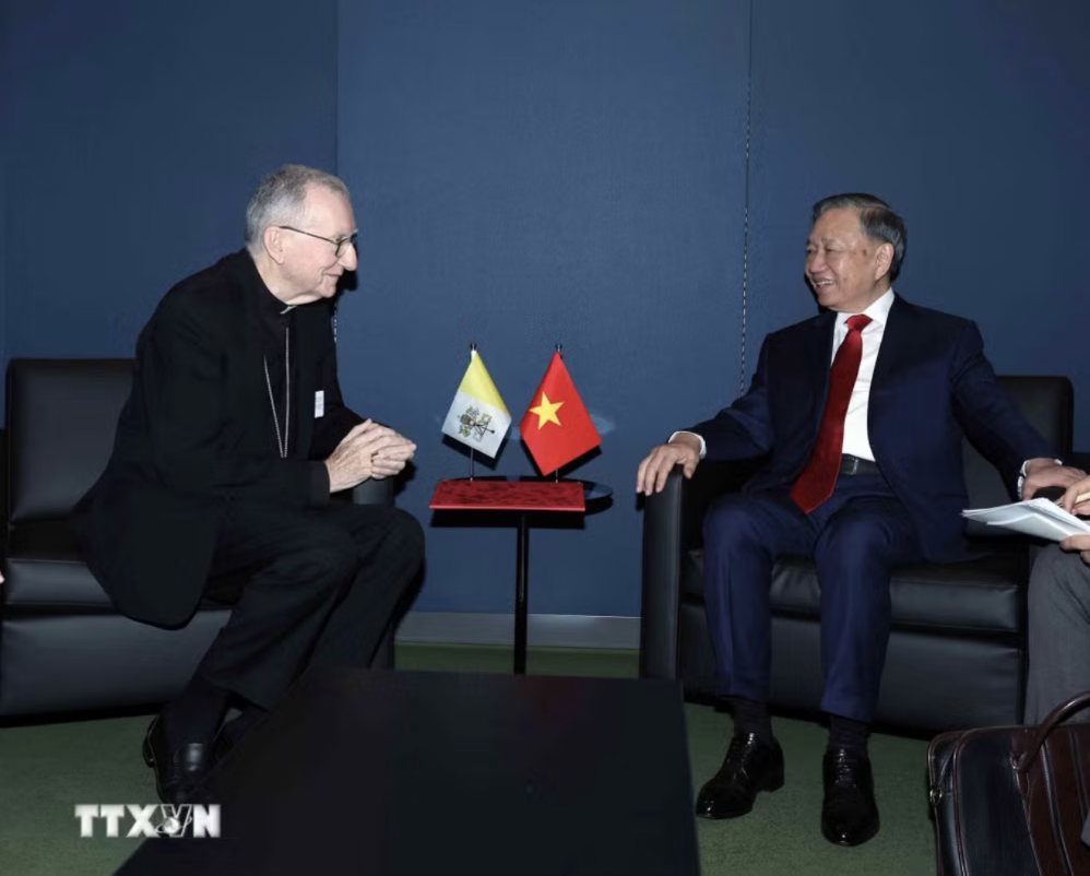 Tại cuộc gặp Thủ tướng Tòa thánh Vatican, Tổng Bí thư, Chủ tịch nước Tô Lâm nhất trí tăng cường các cuộc tiếp xúc để đưa quan hệ Việt Nam - Tòa Thánh phát triển ngày càng sâu rộng. Ảnh: TTXVN