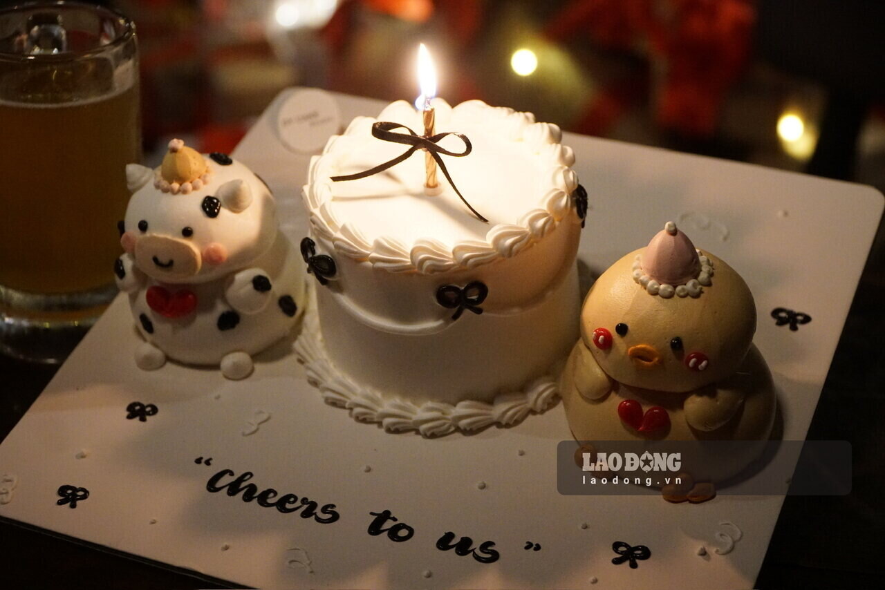 Choosing a moderate piece of cake helps to easily control the amount of sugar intake into the body. Photo: Thanh Thanh