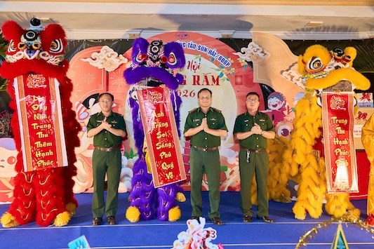 Tổ chức Đêm hội trăng rằm cho các cháu là con cán bộ, công nhân viên, người lao động