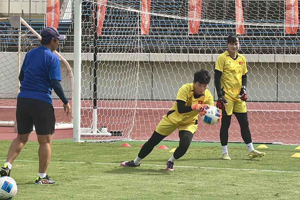Vietnam women's team actively trains, aiming for the quarter-final match of ASIAD 2026 against China women's team. Photo: VFF