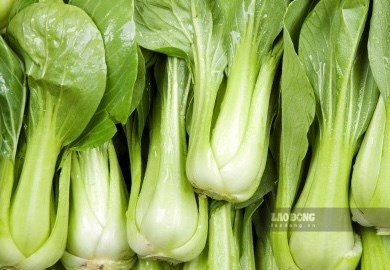 Water spinach cooked with eggs is a good soup for gout patients. Photo: Kieu Vu.