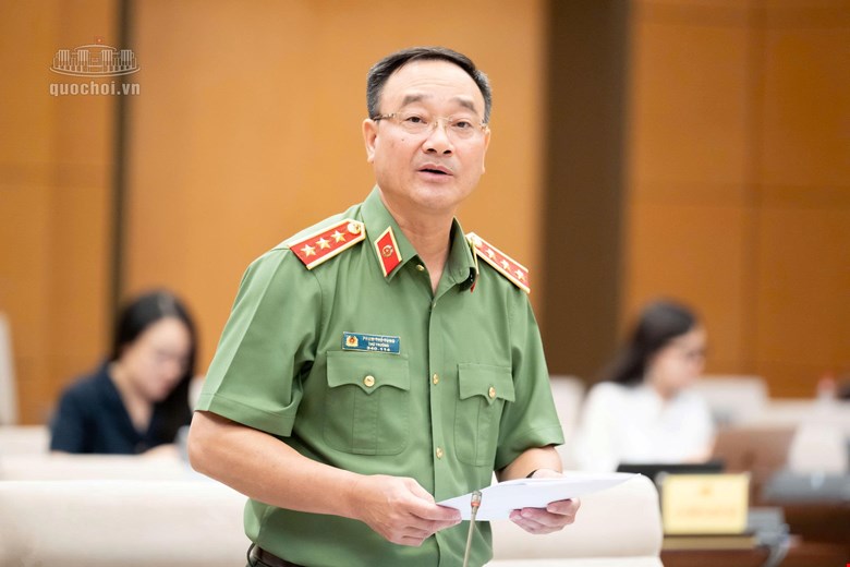 Senior Lieutenant General Pham The Tung - Member of the Party Central Committee, Deputy Minister of Public Security - said that the Government proposed cutting off electricity and water to enforce the decision to sanction administrative violations. Photo: Quochoi. vn