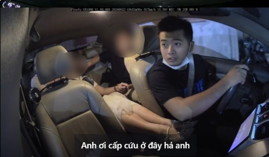 Mr. Bui Ngoc Dat takes people to the emergency room. During the movement, there was a traffic violation situation. Photo: Bui Ngoc Dat