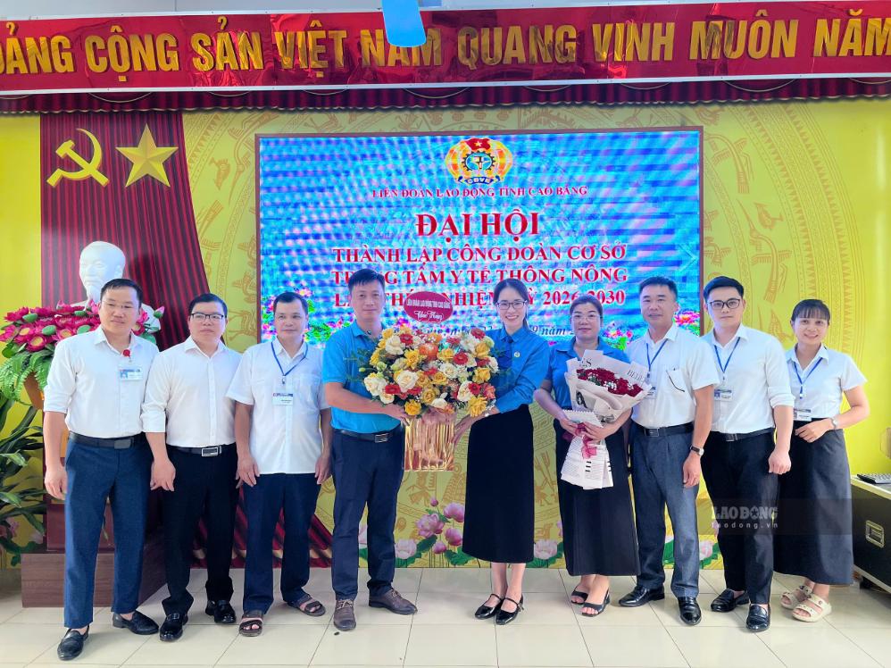 Đại diện LĐLĐ tỉnh Cao Bằng chúc mừng đại hội.