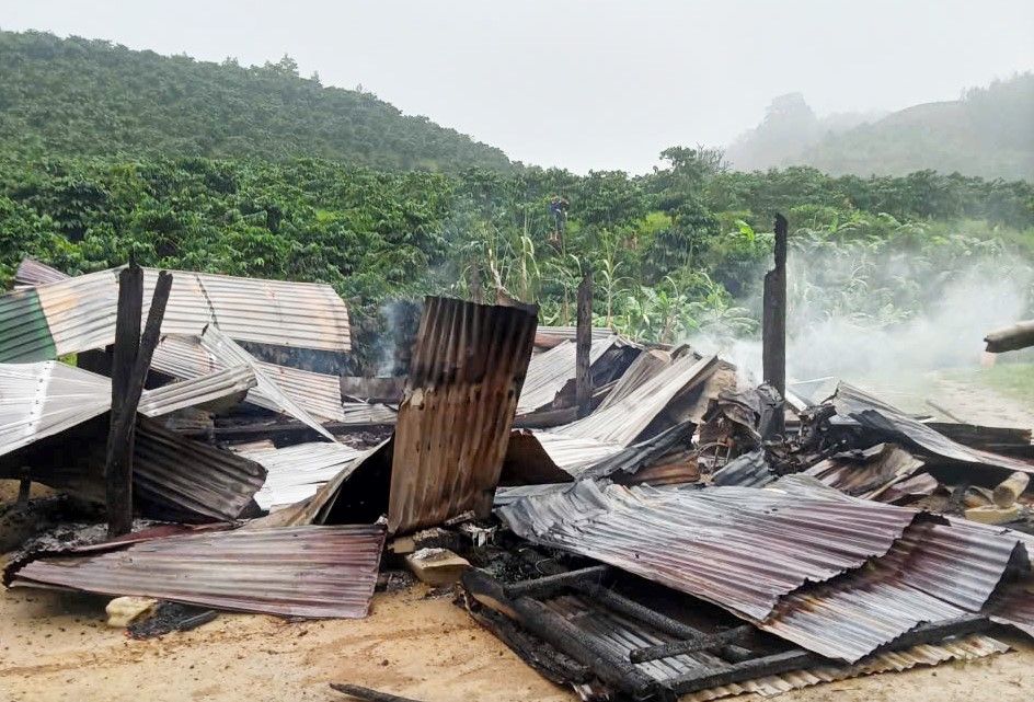 The fire caused the house to be burned down, leaving only rubble. Photo: Nhi Nhi (taken on September 22)