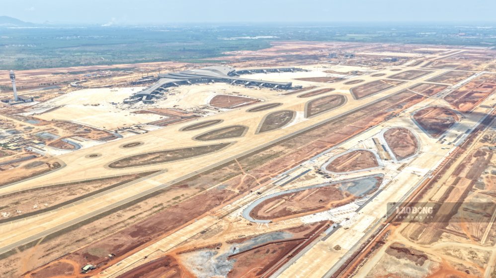 Long Thanh airport in Long Thanh ward, Dong Nai city is being accelerated in construction progress to soon put it into commercial operation. Photo: HAC