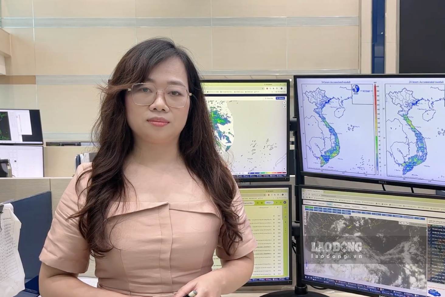 Bà Phạm Phương Chi cho biết dịp Trung thu, một số khu vực trên cả nước vẫn còn mưa dông. Ảnh: Quỳnh Hương