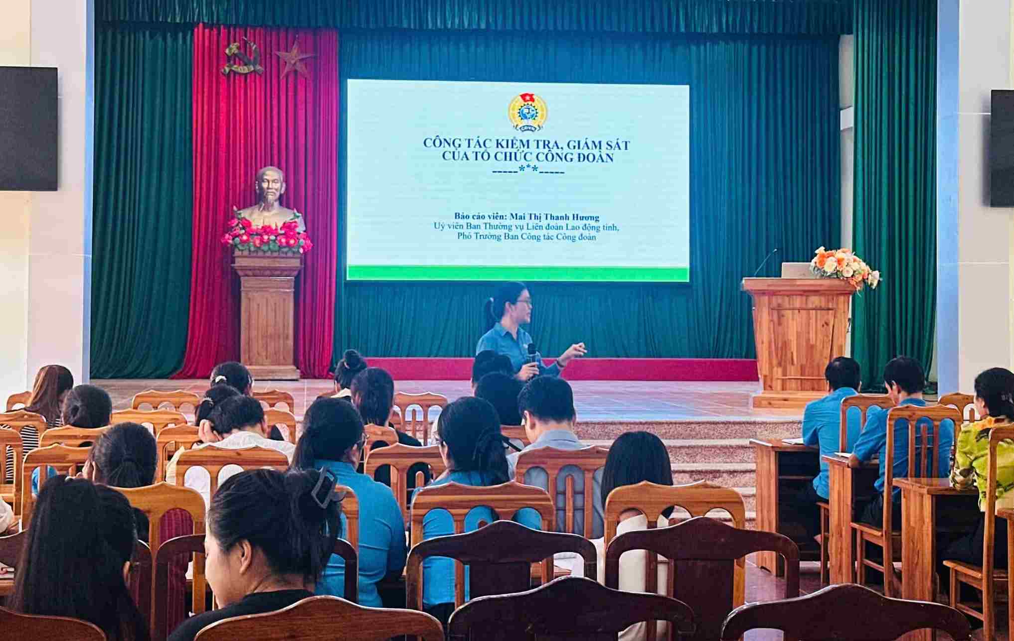 Grassroots Trade Union officials are equipped with knowledge and trade union work skills through training. Photo: Tuyen Quang Labor Federation
