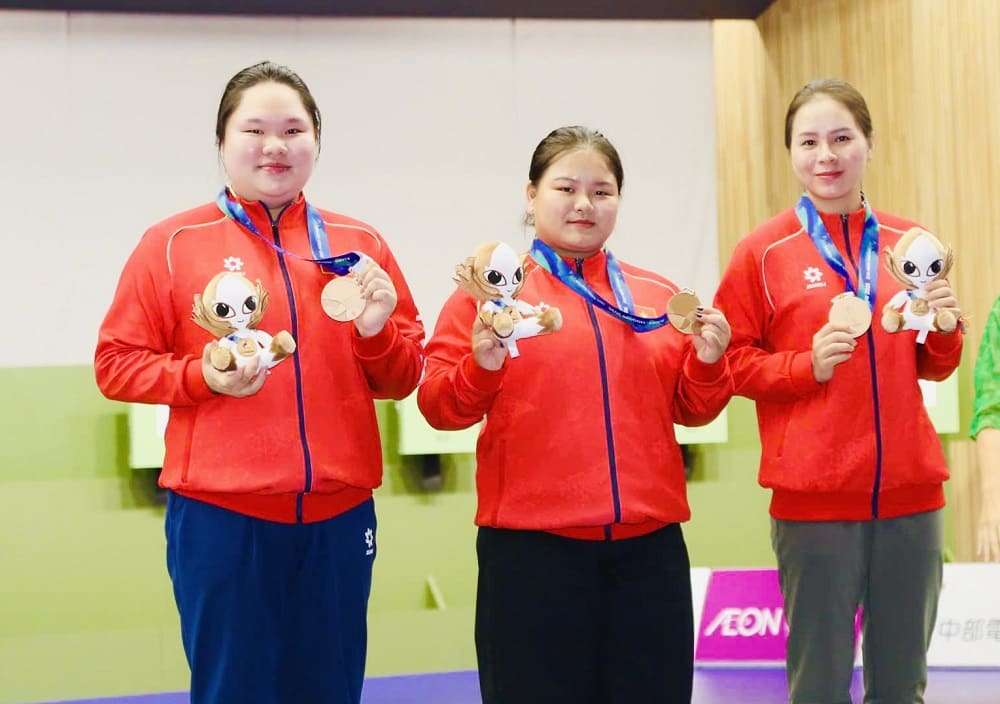 Shooter Nguyen Thuy Trang (middle) is participating in ASIAD 20 in Aichi-Nagoya (Japan). Photo: Bui Luong