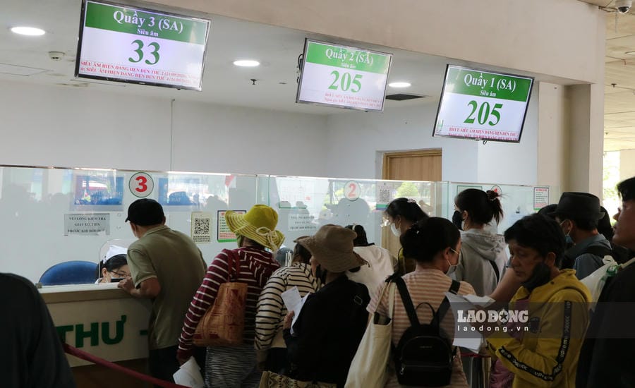 Every day, Ho Chi Minh City Oncology Hospital welcomes thousands of patients for examination and treatment. Photo: Nguyen Ly