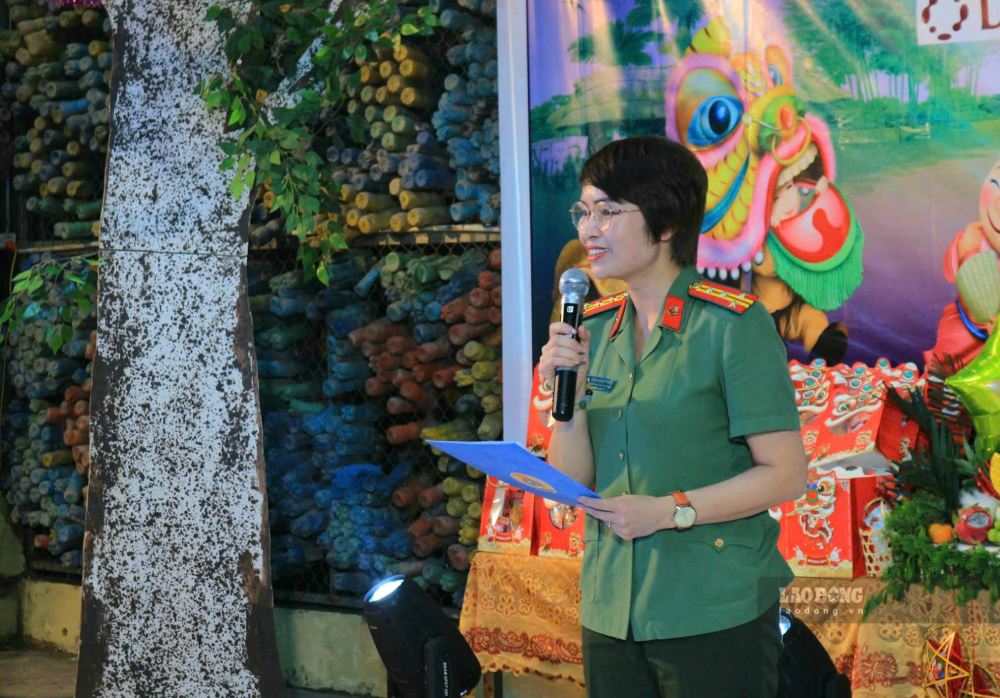 Đại tá Công Thanh Thảo - Trưởng ban Công đoàn CAND phát biểu tại Chương trình “Trung thu cho em năm 2026”. Ảnh: Trần Vĩ Cường