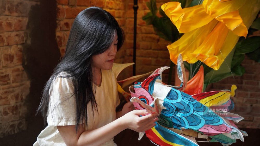 Beautiful hair color helps women confidently prepare to welcome the Mid-Autumn Festival. Photo: Quoc Chung